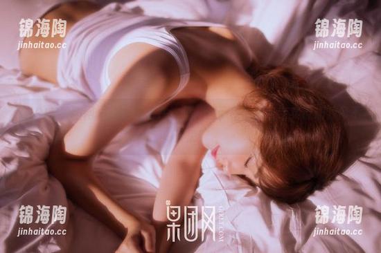 GIRLT果团网-周于希 GIRLT果团网 - 泳池全套在这里,周于希的图包老实说让我停不下来!