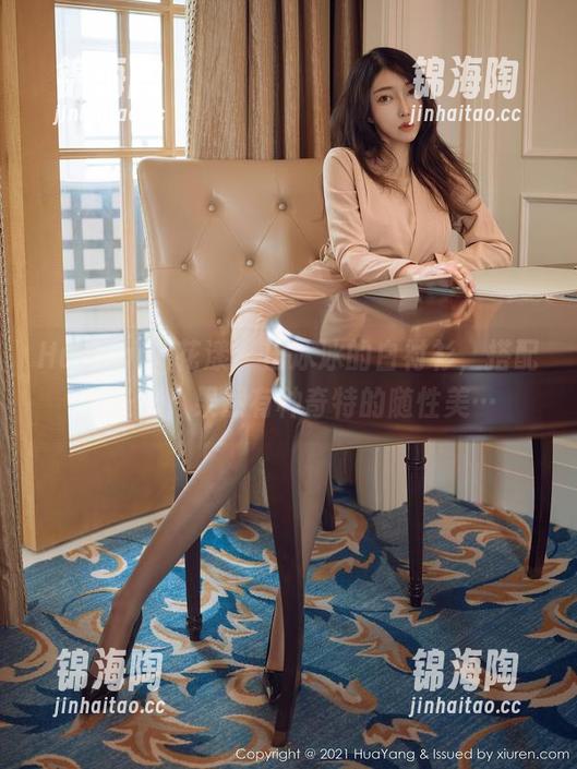 HuaYang花漾-田冰冰 HuaYang花漾 - 田冰冰的白衬衫,搭配无圣光,果然有种奇特的随性美…