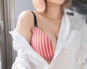 意外的诱惑：Hyoyeon(김효연)在浴室，图片值得下载，却是另一种优雅