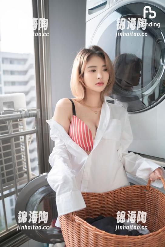 意外的诱惑：Hyoyeon(김효연)在浴室，图片值得下载，却是另一种优雅