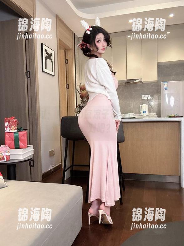 Rioko凉凉子 一闪而过:Rioko凉凉子和她的连衣裙原图,对吧?