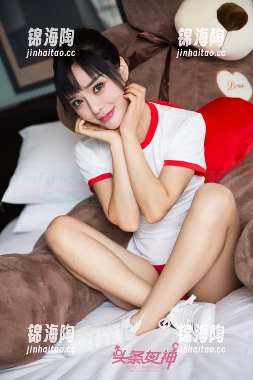 TouTiao头条女神 - 太会拍了吧，周熙妍的长腿和这私房写真完美结合。