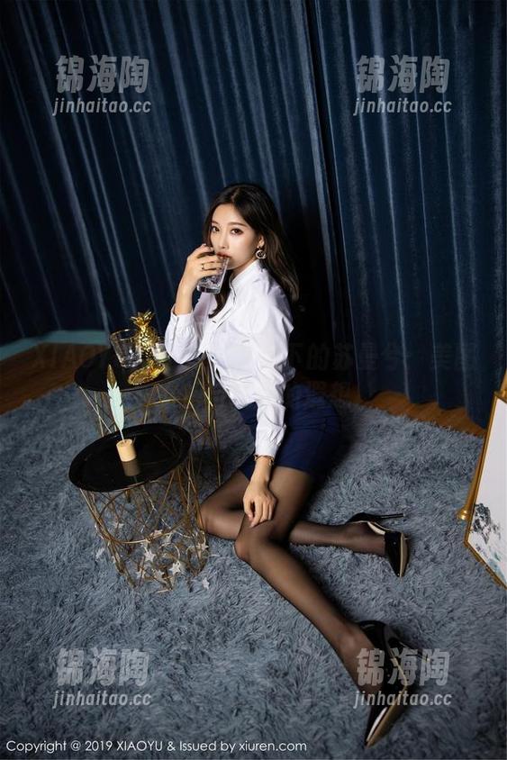 XIAOYU语画界 - 短裙下的苏曼兮：美图赏析与无尽的遐想