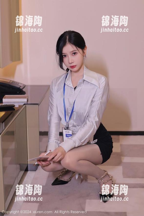 Xiuren秀人网 - 哇，夏诗诗Sally的黑白图包更新了！我就想问，有没有哪个角落能躲个懒啊？