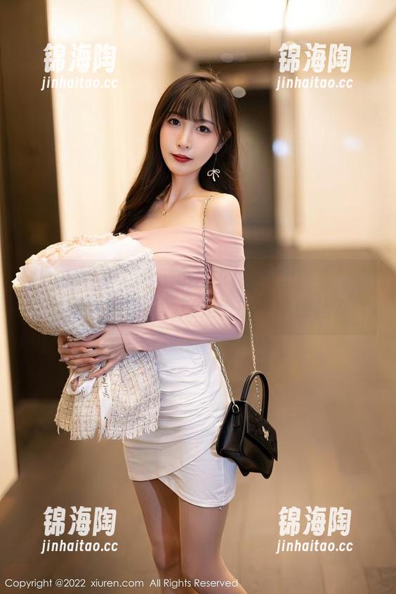 Xiuren秀人网-小Kiki Xiuren秀人网 - 小Kiki连衣裙图集:连衣裙让她变身,这是谁的梦中情裙?