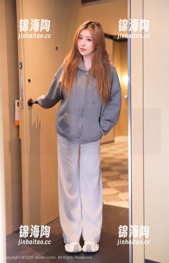 Xiuren秀人网-小魔女奈奈 Xiuren秀人网 - 小魔女奈奈短裤新上市,最新套图给你最意想不到的潮流指南,哈哈,短短又令人咋舌!