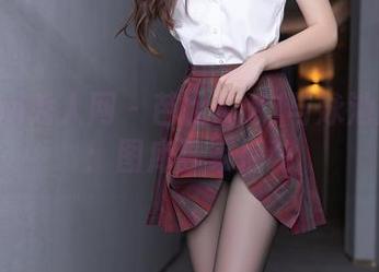 Xiuren秀人网 - 芭比KIKI与泳池的自白：图库独家揭秘