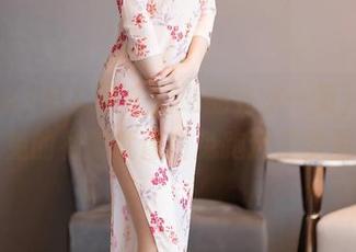 Xiuren秀人网 - 图册翻到这一页，西希白兔的礼服就像白兔跑进了梦里。