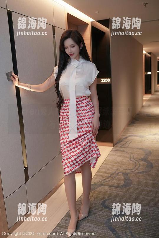 Xiuren秀人网 - 全新闵妮泳装写真，真有些让人想去海边