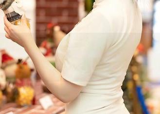 YouMi尤蜜荟 - 欣赏高清的红裙，周思乔Betty你这是在给我们上美学课吗？