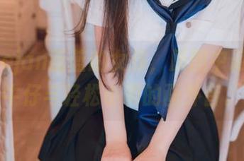 走近usejan蓝蓝的女孩，原图中藏着些许牛仔与轻松小调的画外音。