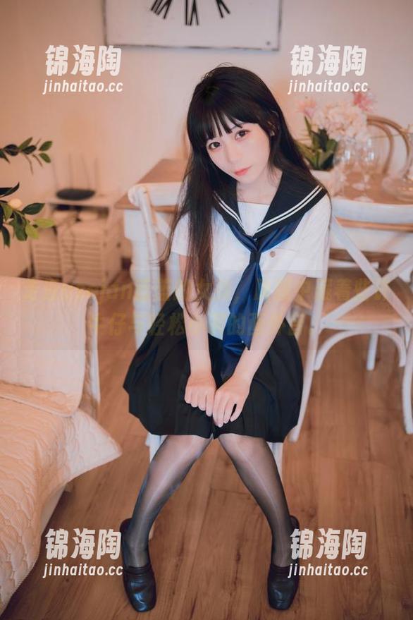 走近usejan蓝蓝的女孩，原图中藏着些许牛仔与轻松小调的画外音。