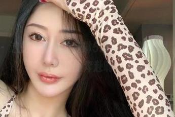 微密圈 - 这是不爱笑的赛琳5.17嘉宾的美图，纯粹是视线的奔赴啊！