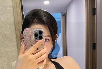 微密圈 - 大家快来看不爱笑的赛琳的圣诞全集，原图很值得反复咂摸啊！