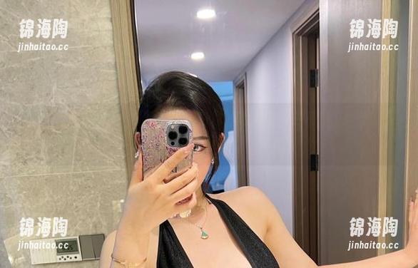 不爱笑的赛琳 微密圈 - 大家快来看不爱笑的赛琳的圣诞全集,原图很值得反复咂摸啊!