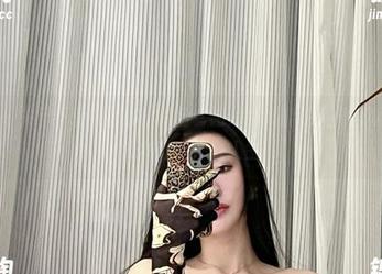 微密圈 - 关于不爱笑的赛琳的全套图片，我能说些什么呢？完美身材让我怀疑人生