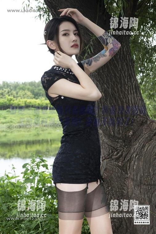 丽柜 - 谁说泳装只有曲线？快看凌凌图包里的福利满分姿势！手机不够用了！