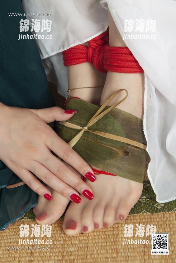 丽柜 - 潼潼与她的丝袜大冒险：想看福利图片吗？