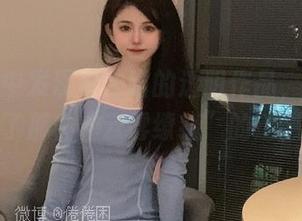 在网盘中发现倦倦喵的透明作品，直接陷入了那种“云雾缭绕”的迷惑。
