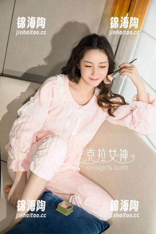 克拉女神-珊珊 克拉女神 - 珊珊制服写真集,最新作品!现在下单,看腻了白领的你需要点新鲜!