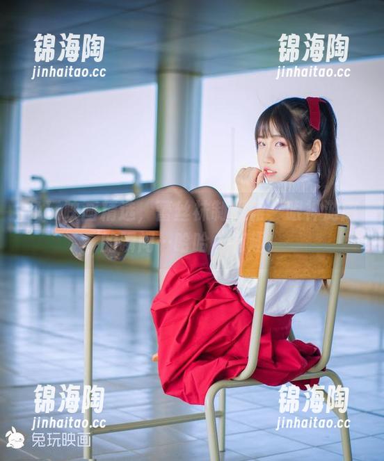 兔玩映画 兔玩映画精选,蕾丝袜制服裙,眼神游离的瞬间…哈哈,有趣!