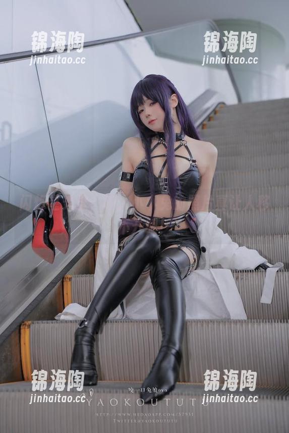 闪烁星光里，咬人小小兔的照片真让人移不开眼！