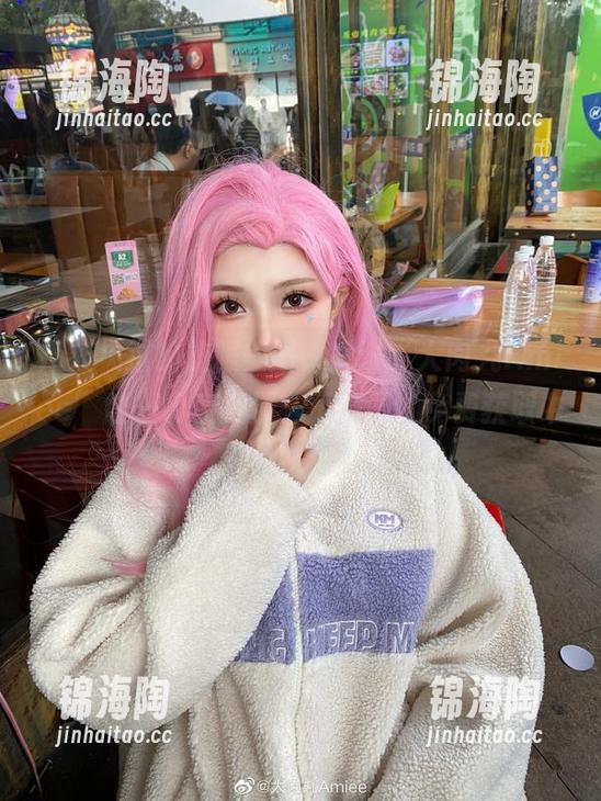 从未见过的校服美图，感谢“大肉丸Amiee”让一切变得那么不单调，免费获取中。