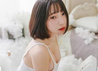 姜仁卿(강인경)的甜心私拍，乖巧与顽皮间的摇摆