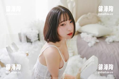 姜仁卿(강인경)的甜心私拍，乖巧与顽皮间的摇摆
