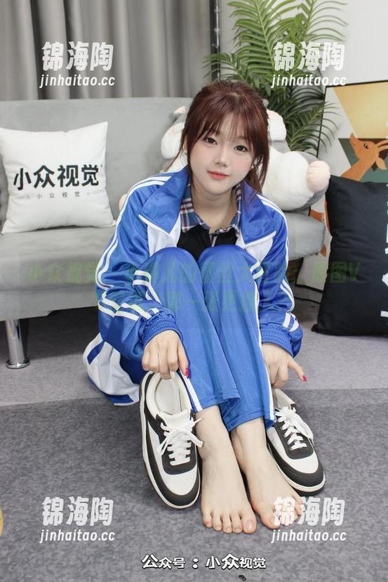 小众视觉-小琳儿 小众视觉 - 小琳儿的蕾丝大冒险:原图VS壁纸,哪一张更撩人?