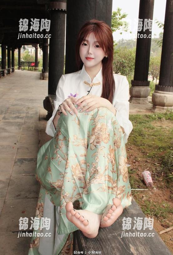 小众视觉-小苏菲 小众视觉 - 小苏菲在花嫁的角色里顺风顺水,分享这些美图时不免要想:有没有伴娘的照片?