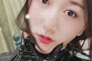 微密圈 - 小玉吃果冻的美足作品再加一发，看来这双鞋子似乎有种魔力，让人倍感期待。