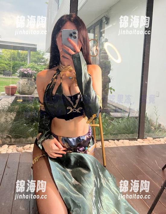 小玉吃果冻 微密圈 - 礼服套图中的小玉吃果冻,究竟是女神还是小姐姐?大家来说吧!