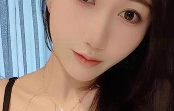 微密圈 - 小玉吃果冻的白背心和紧身牛仔短裤美图精选，就问有谁能抗拒？