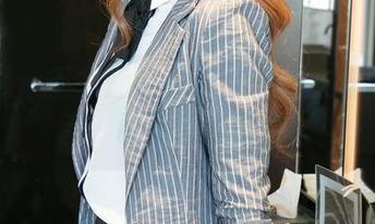 尤果网 - 王翊涵的新动作——灰丝写真更新，敢不敢来围观？
