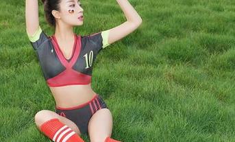 尤蜜荟 - 在H杯陈若初的图包里，女神也是可以有点涂鸦风！