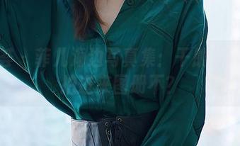 尤蜜荟 - 菲儿海边写真集：干脆把沙子也拍进来图册不？
