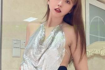 微密圈 - 牛仔短裤配张思允nice，免费下个图发个朋友圈应该不错吧