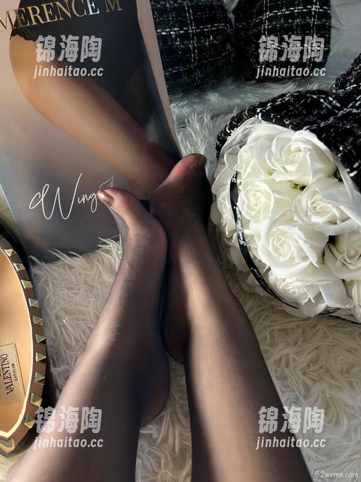张思允nice 微密圈 - 张思允nice又更新了,这组吊带黑丝套图你能抵抗得住吗?
