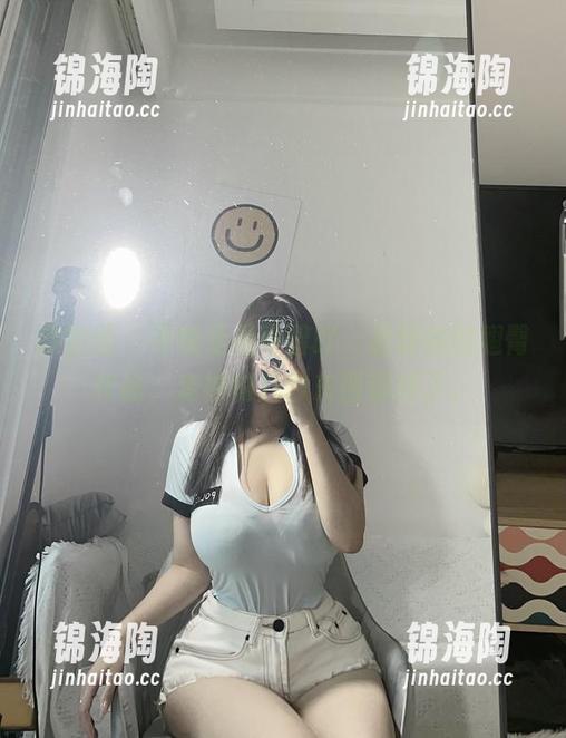 微密圈 - 不愧是是可馨吖，最新她的翘臀作品，走神的几秒东西都掉了。