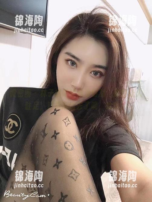微密圈 - 林子琳喵的泳池时刻，原图让人驻足，直接刷过去了呢，哈哈。