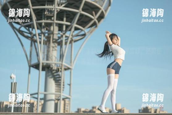空姐套图的桜井宁宁，仿佛刚下飞剑班，服务态度超好，还顺便打了个酱油旅行？