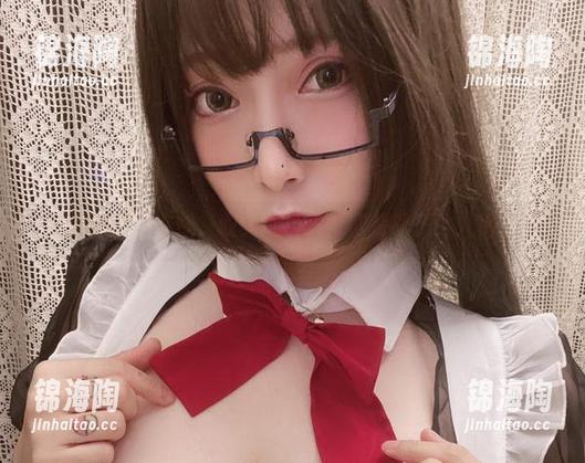 次屁啦红裙在线，叹为观甚？可能是裙子比人稍大？