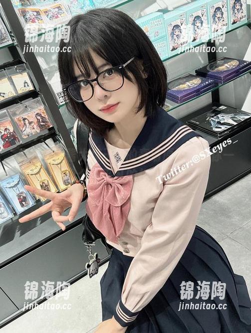 皮衣与眼酱大魔王w的高清原图，给你一个不平凡的视角！