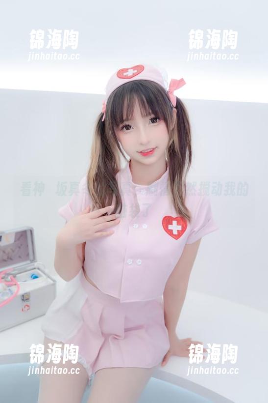 看神楽坂真冬的写真，剧情竟然搅动我的脑袋了