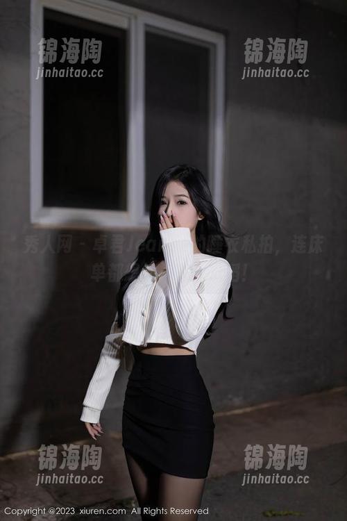 秀人网-卓君Jeanes 秀人网 - 卓君Jeanes的睡衣私拍,连床单都想加入疯狂舞蹈!
