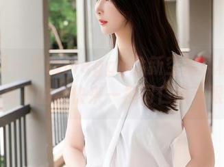 秀人网 - 夏晓Maggy全新空姐风格原图，免费的，快来一视同仁瞧一眼。