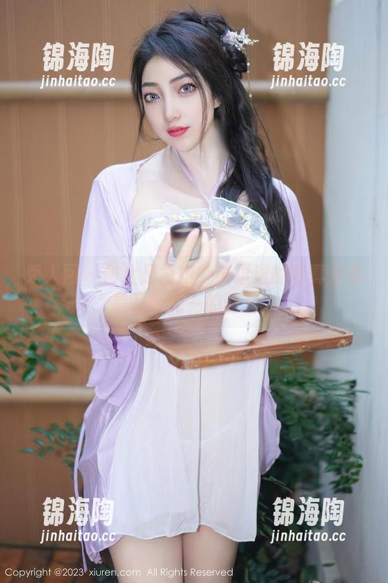 秀人网 - 何止是厨娘？小逗逗的写真分享是万中无一的调料。