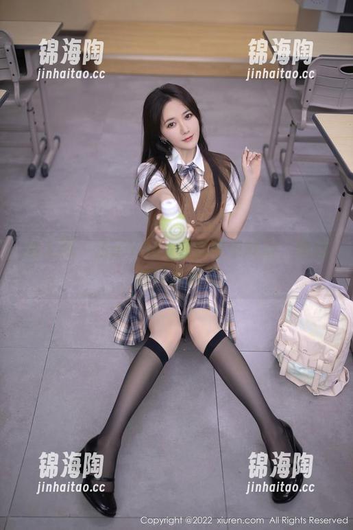秀人网-杏子Yada 秀人网 - 杏子Yada在图包中转身,瑜伽的自由展开