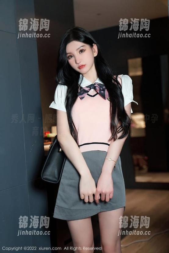 秀人网-熊晓晓 秀人网 - 熊晓晓教室风格合集:静谧中孕育的心思,细腻得让人意外。